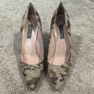 SJP Camouflage Heels size 7.5
